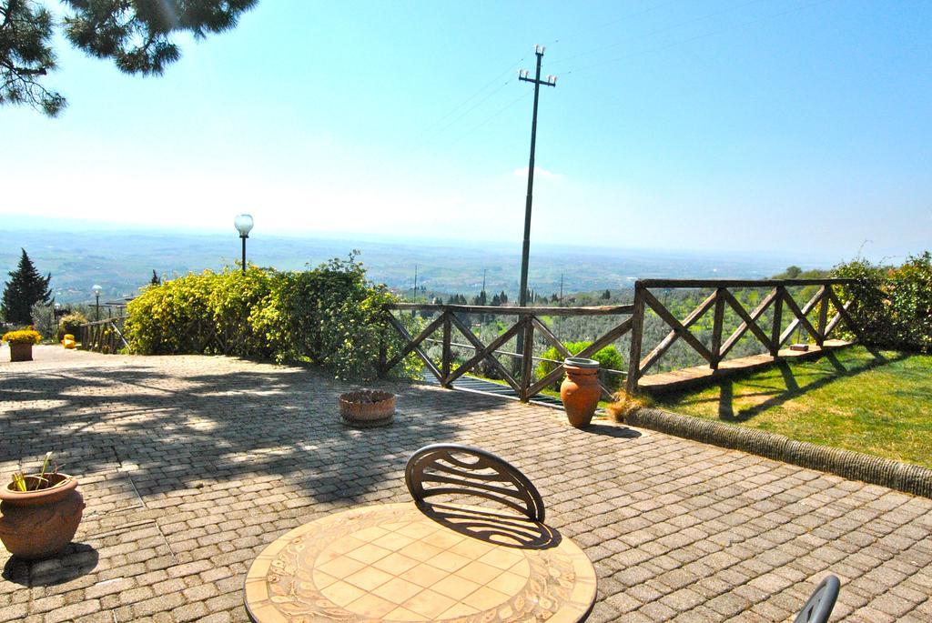 Casa Vacanze La Porta Vinci Kültér fotó
